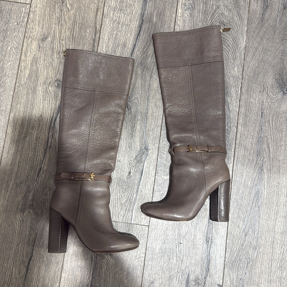 • Tory Burch • Women’s Jenna High Heeled Boots
Pebbled Leather Gray 8 - Picture 2 of 5